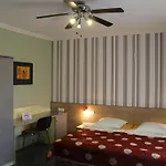 Yellow Πανσιόν 3*